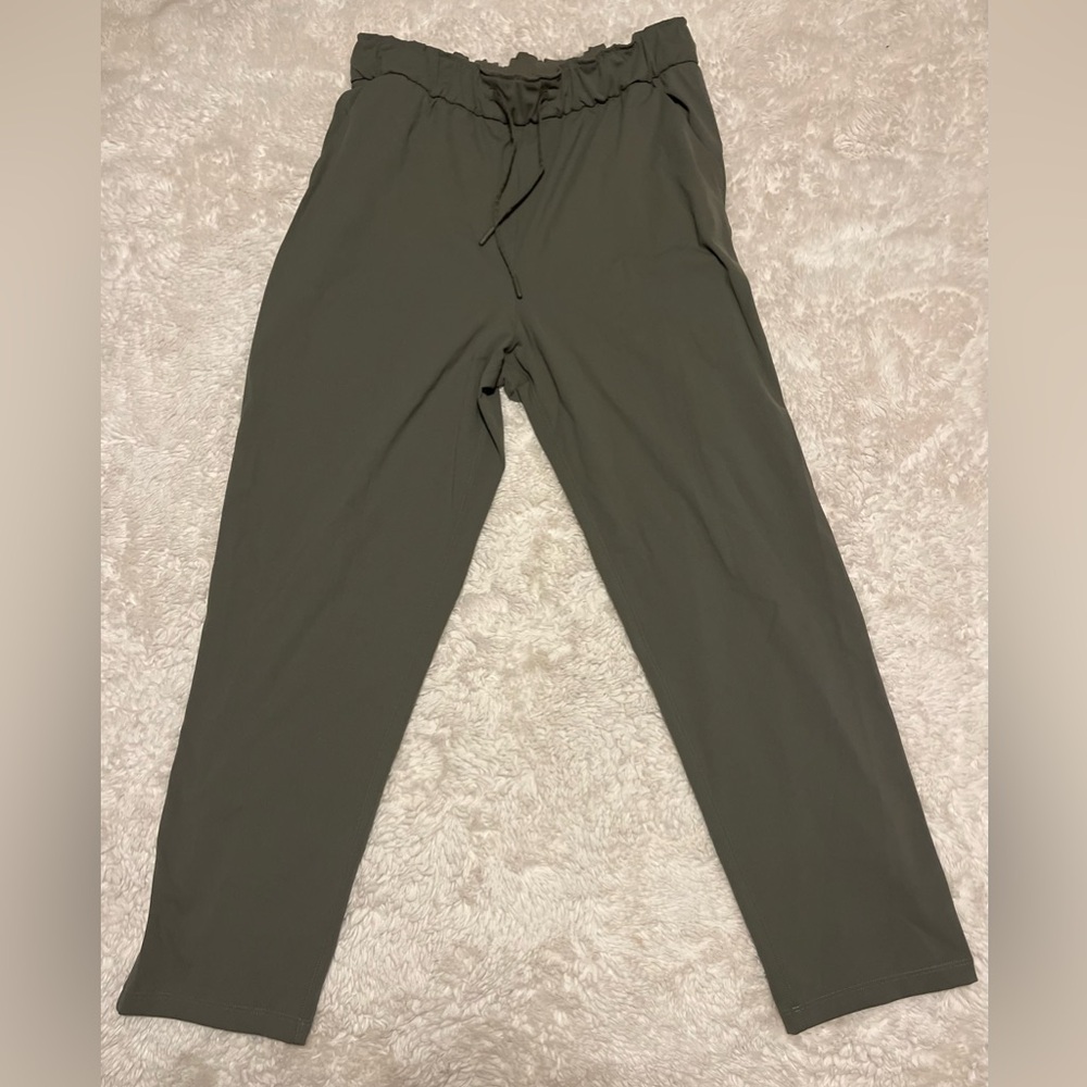 Lululemon Keep Moving Pant Grey Sage Women’s Size 10 Inseam 27”